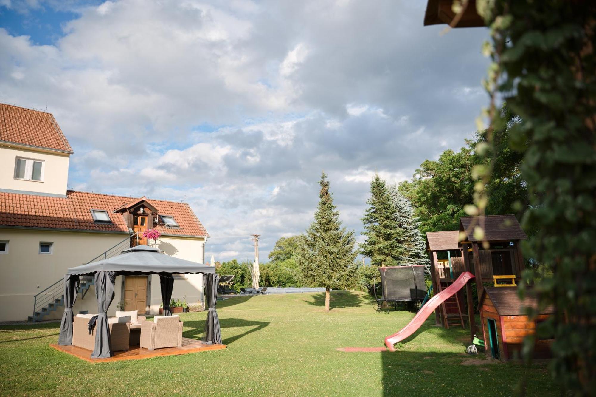 Penzion U Novaku Kozli u Orlika ภายนอก รูปภาพ